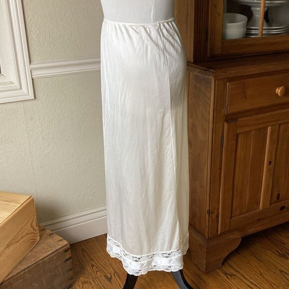 Vintage Movie Star Ivory Lace Maxi Half Slip Size Small USA 🇺🇸 Made - Picture 2 of 13